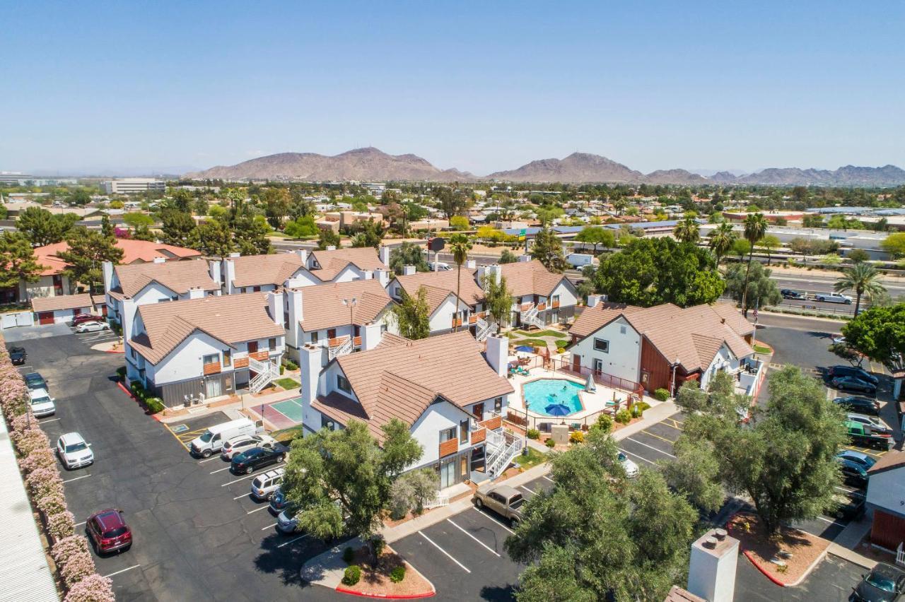 Metro Phx Downstairs Sleeps 4 Ada Accessible Apartment *